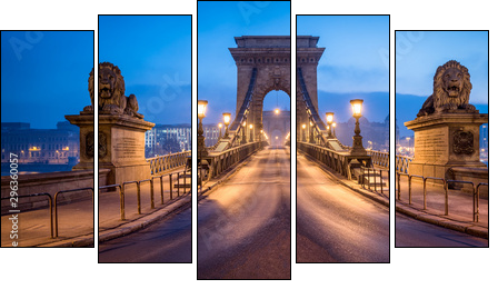 Historic Chain Bridge in Budapest in winter - Obraz pięcioczęściowy, Pentaptyk