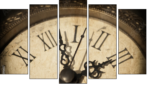 Klasyczny zegar kieszonkowy w zbliżeniu
 - Obraz pięcioczęściowy, Pentaptyk