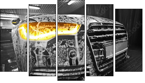 car in foam on sink  - Obraz pięcioczęściowy, Pentaptyk