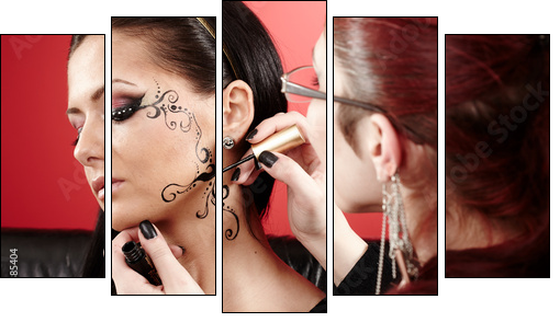 Brunette having applied face tattoo by makeup artist  - Obraz pięcioczęściowy, Pentaptyk