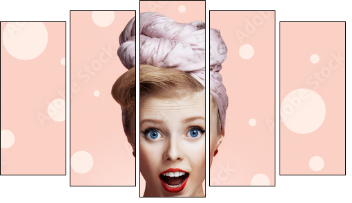 Beautiful young sexy pin-up girl with surprised expression  - Obraz pięcioczęściowy, Pentaptyk
