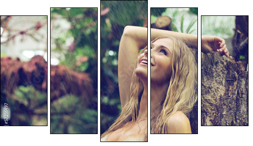 Amazing woman enjoying warm rain  - Obraz pięcioczęściowy, Pentaptyk