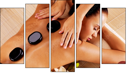 Adult woman having hot stone massage in spa salon  - Obraz pięcioczęściowy, Pentaptyk