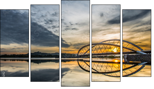 Sunrise at a bridge in Putrajaya, Malaysia  - Obraz pięcioczęściowy, Pentaptyk