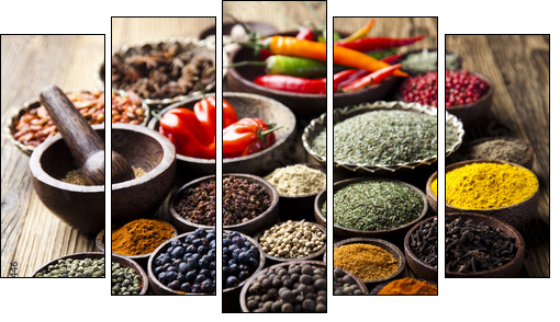 Spices on wooden bowl background   - Obraz pięcioczęściowy, Pentaptyk