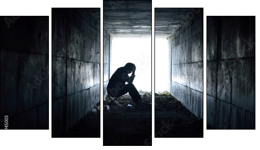 depressed man sitting in the tunnel  - Obraz pięcioczęściowy, Pentaptyk