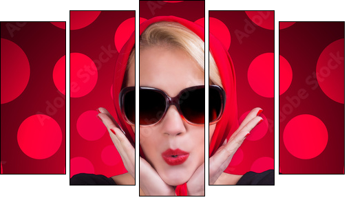 Pin-up girl over red polka-dot background  - Obraz pięcioczęściowy, Pentaptyk