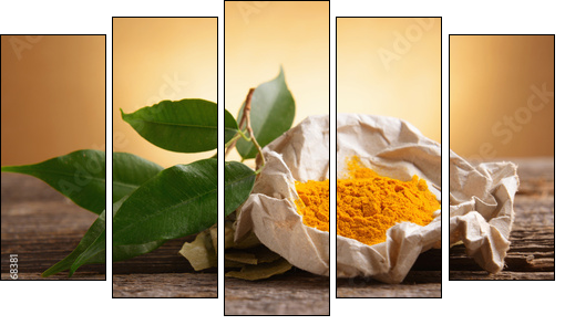 Tumeric powwder spice on wooden board with fresh leaves  - Obraz pięcioczęściowy, Pentaptyk