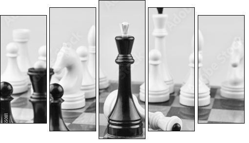 Chess white on black  - Obraz pięcioczęściowy, Pentaptyk