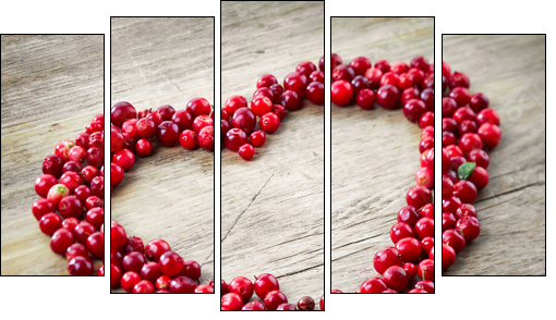 heart shape of fresh berries  - Obraz pięcioczęściowy, Pentaptyk
