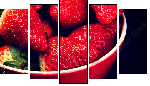 Fresh red strawberries in a bowl.  - Obraz pięcioczęściowy, Pentaptyk