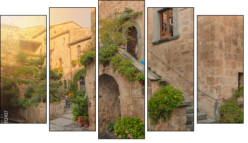 Small alley in the Tuscan village  - Obraz pięcioczęściowy, Pentaptyk